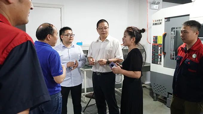 热烈祝贺「实习基地暨热传感研究联合实验室」揭牌成立! 億彩温度传感器